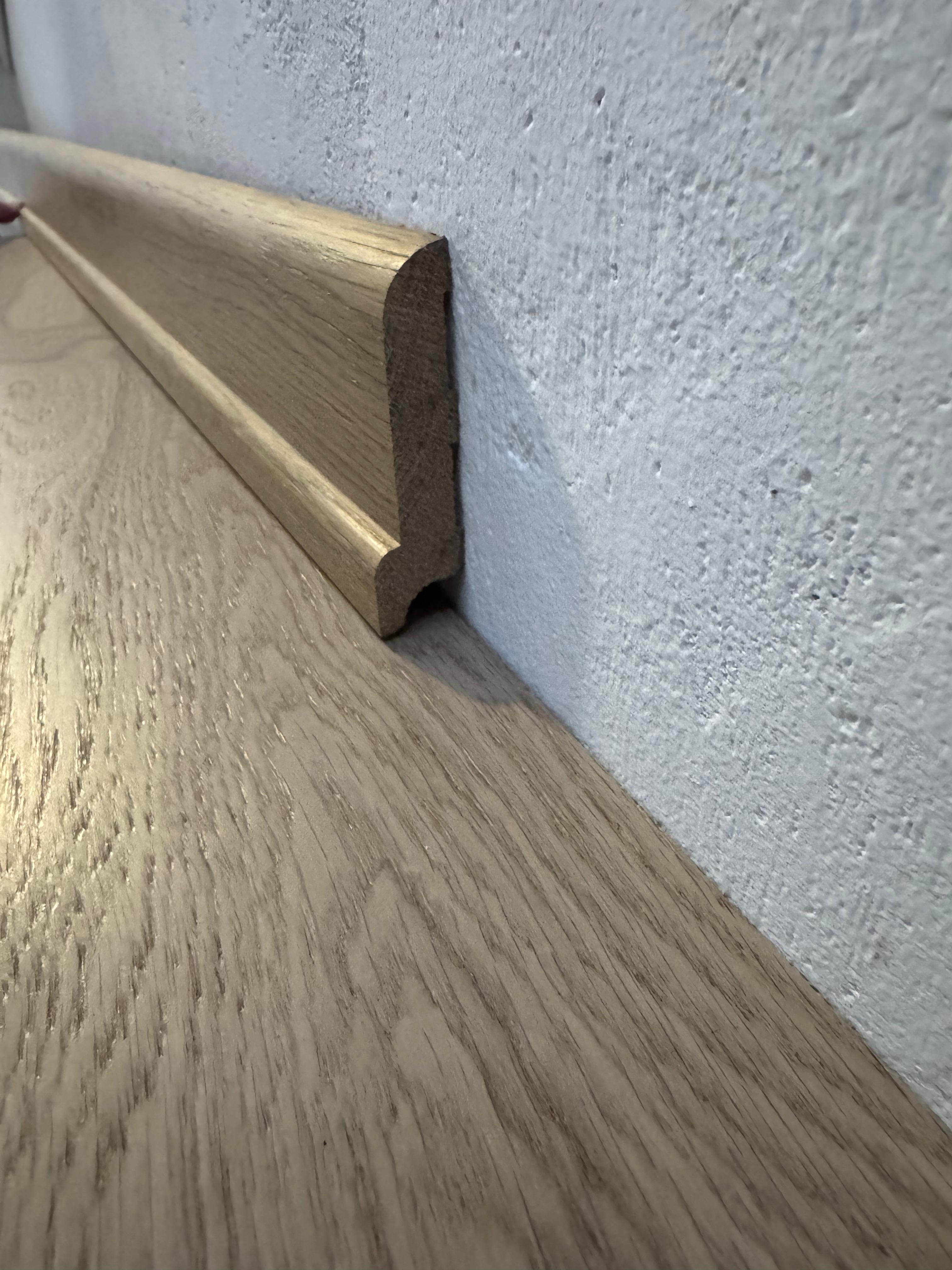 Плинтус массив Дуб сапожок серое масло 74х20х2100 мм